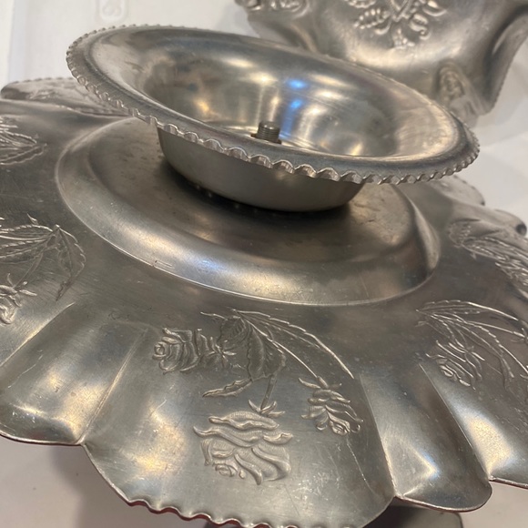 Mid Century 50’s Lazy Susan aluminum tray & a basket hand forged floral vintage - Picture 14 of 16